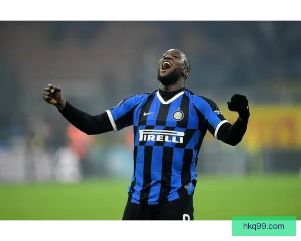 卢卡库错失绝杀瞬间全场屏息临门一脚偏出让球迷攥紧拳头叹息